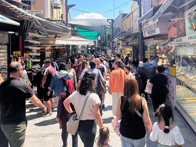 Yoğunluk başladı, akın ettiler 'Satışta normalin &uuml;zerine &ccedil;ıktık'