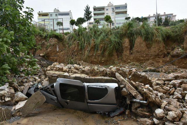 Kuşadası'nı sağanak vurdu (2)