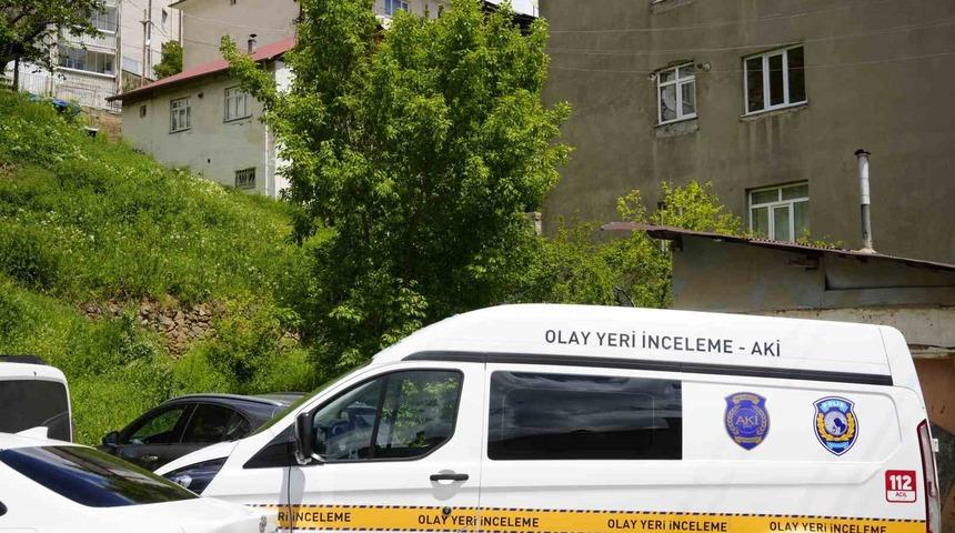 G&uuml;m&uuml;şhane&rsquo;de 19 yaşındaki gen&ccedil; kız evinde &ouml;l&uuml; bulundu