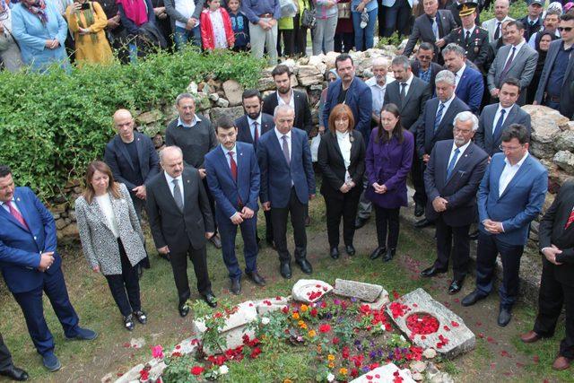 Yunus Emre kabri başında anıldı