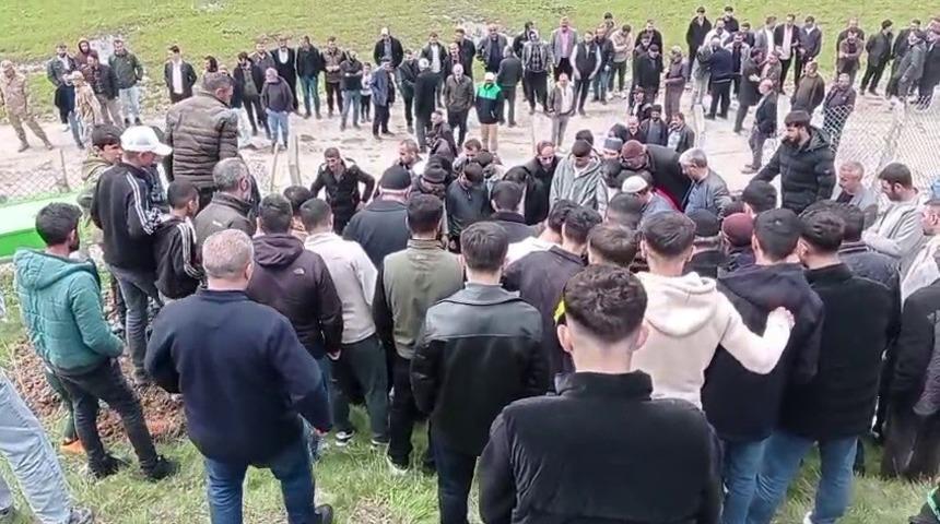 Tekman&rsquo;da dere yatağına d&uuml;şen &ccedil;ocuk boğuldu