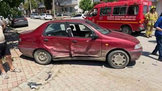 Son dakika: Ara&ccedil;ta sıkışan 3 yaralıyı itfaiye kurtardı