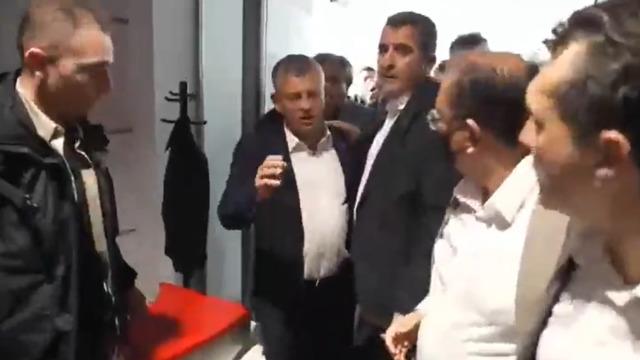Polisler kapıya dayanmıştı! Özgür Özel'in 12 kattaki görüntüleri ortaya çıktı