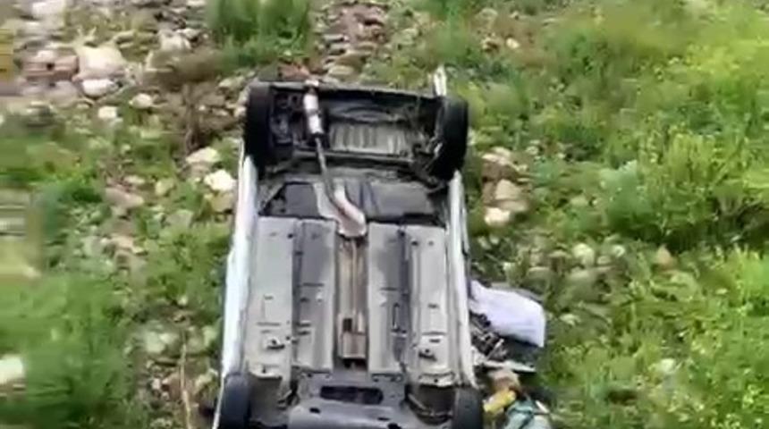 Bolu&rsquo;da hafif ticari ara&ccedil; dere yatağına u&ccedil;tu