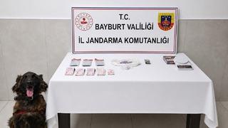 Son dakika: İstanbul&rsquo;dan Bayburt&rsquo;a uyuşturucu getiren 3 ş&uuml;pheli yakalandı