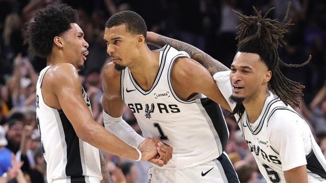 NBA play-off'larında Spurs, Thunder'ı yenerek seriyi 2-2 yaptı