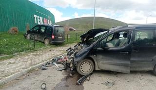 Tekman&rsquo;da trafik kazası: 6 yaralı