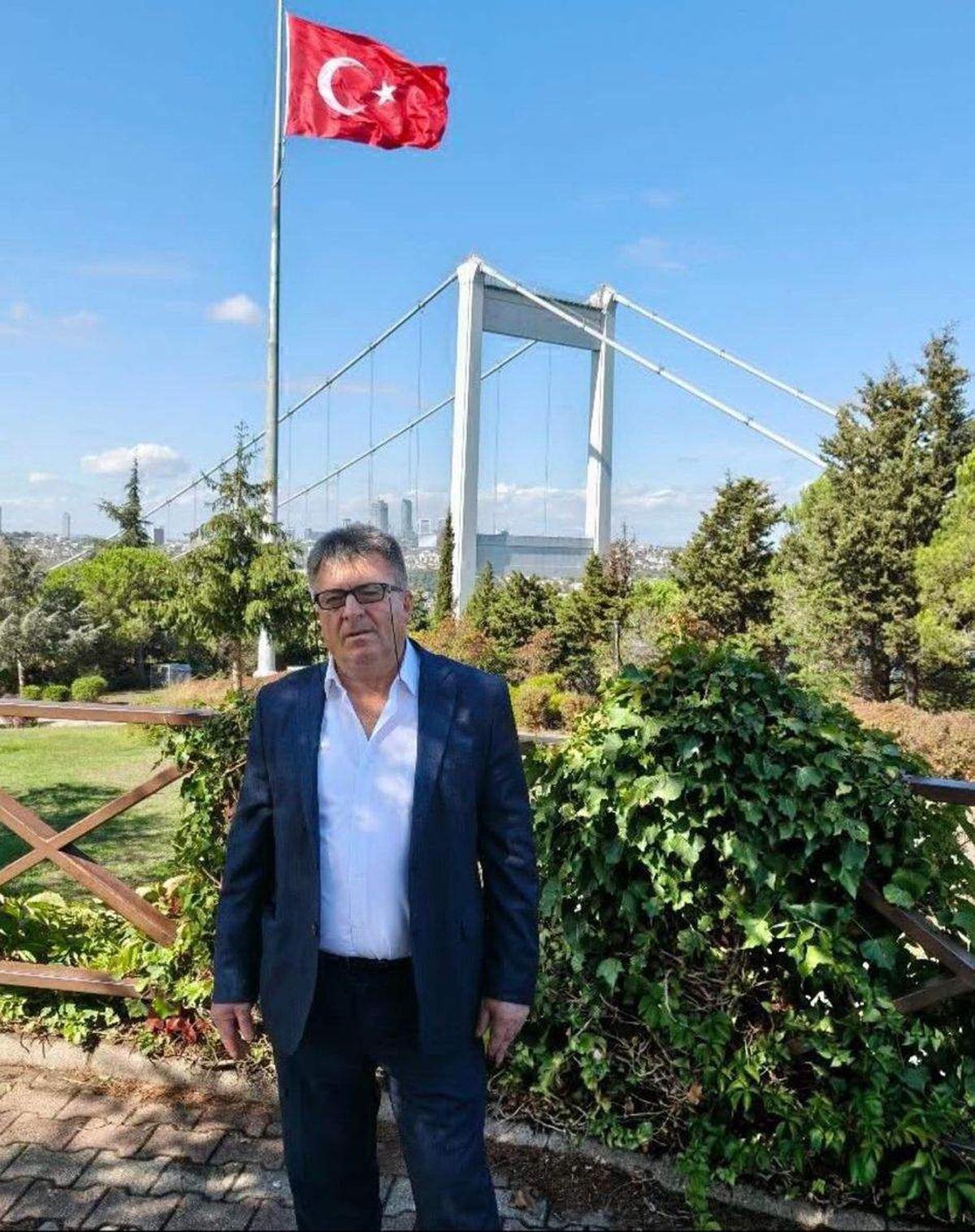 Türk bayrağıyla geldi, şehit cenazesinde hayatını kaybetti 3