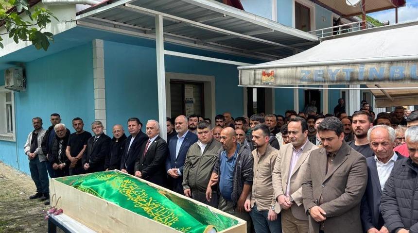 Derede sel sularına kapılarak hayatını kaybeden yeğen toprağa verildi, amca aranıyor