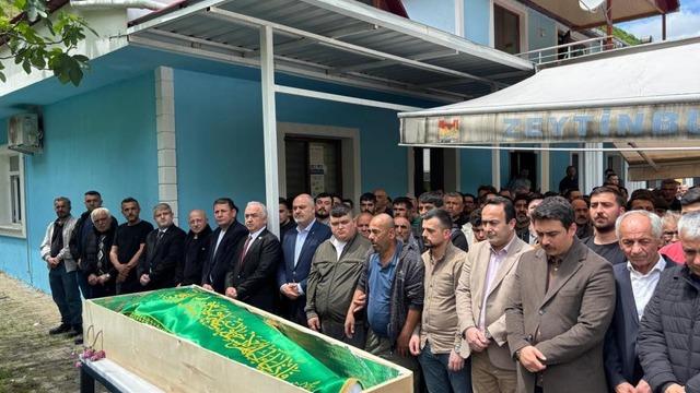 Derede sel sularına kapılarak hayatını kaybeden yeğen toprağa verildi, amca aranıyor