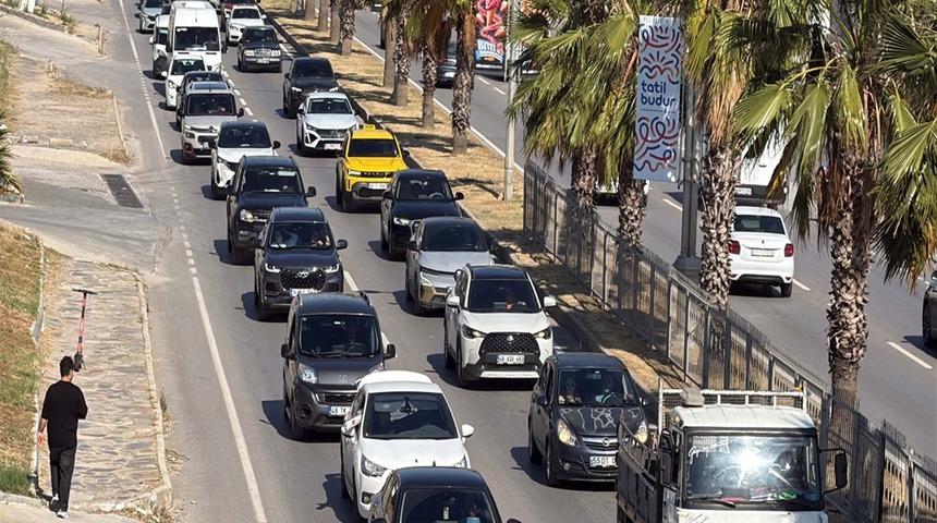 Bodrum'a bayram tatilinin ilk 3 g&uuml;n&uuml;nde 67 bin ara&ccedil; giriş yaptı