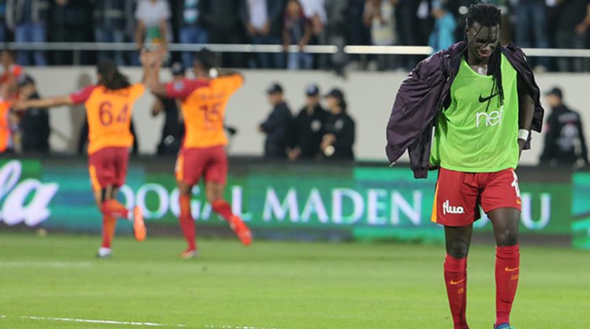 Akhisarspor-Galatasaray maçından sonra Gomis ağladı!