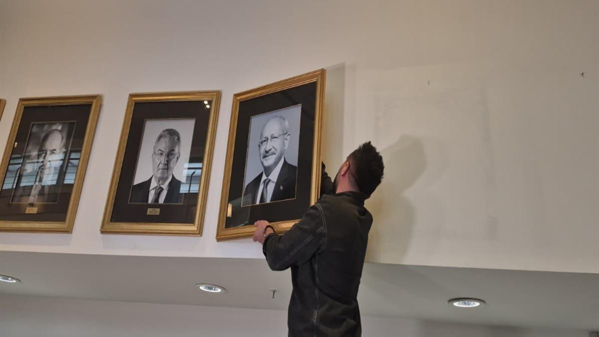 Kılıçdaoğlu'nun fotoğrafı genel merkeze tekrar asıldı: Dikkat çeken Özgür Özel detayı
