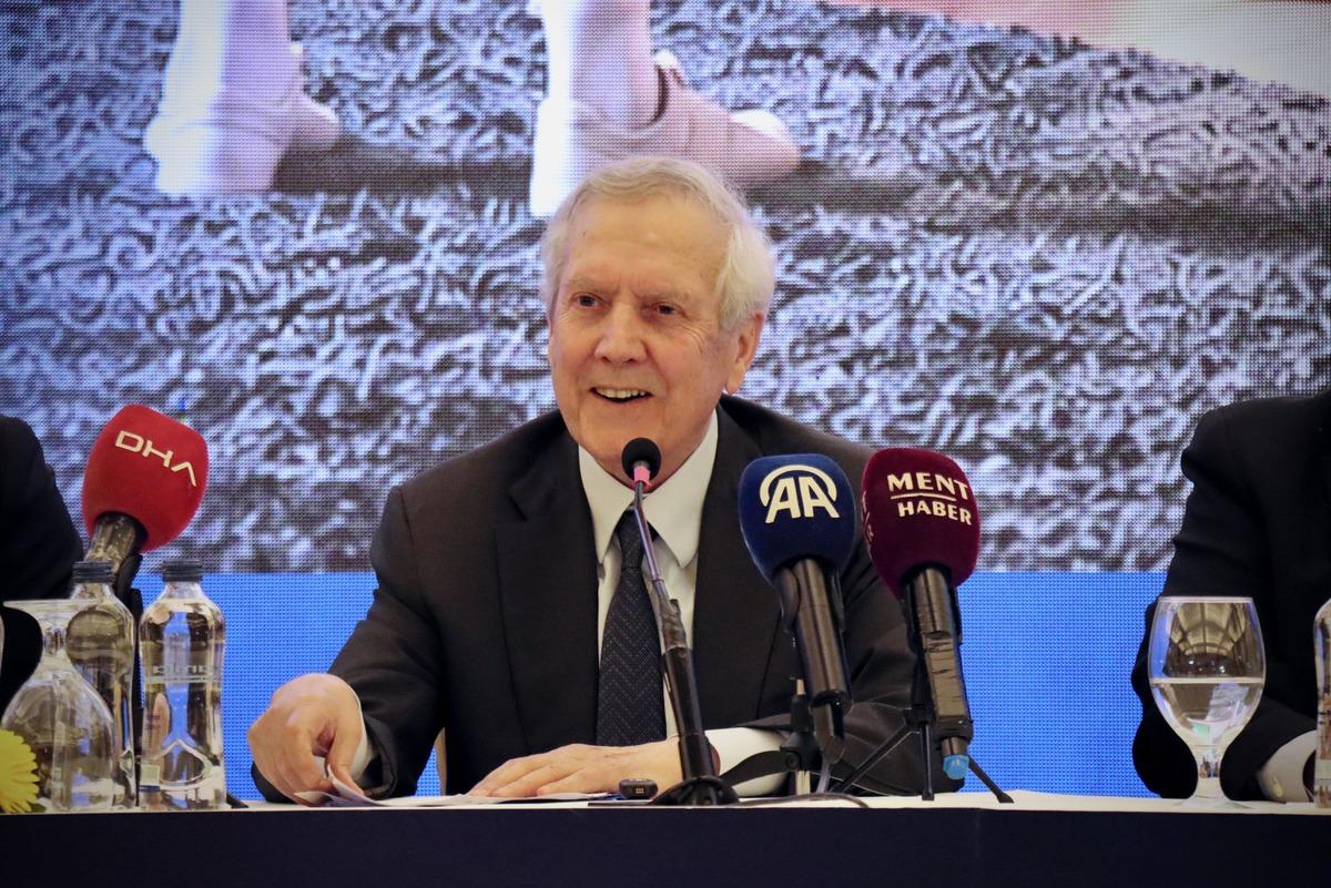 Fenerbah&ccedil;e de Aziz Yıldırım transferde &ccedil;ıldırdı! "Acil ihtiya&ccedil;sa Salah ı getiririz" 3