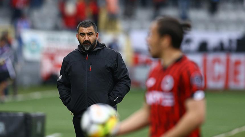 Gençlerbirliği taraftarı, Antalyaspor maçı sonrası takım otobüsünü durdurdu!