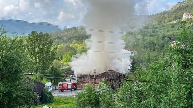 Kastamonu’da 250 yıllık tarihi konak çıkan yangında hasar gördü