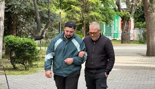 Temizlediği aracında 2 saat uyudu &ouml;l&uuml;mden d&ouml;nd&uuml;! Y&uuml;zde 90 g&ouml;rme kaybı yaşadı