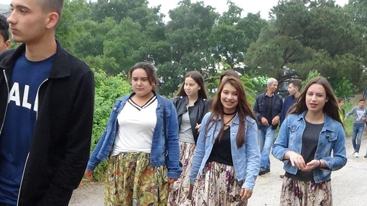 Aşıklar Sokağı'nda volta atarak, kendilerine uygun eş adayı aradılar G3