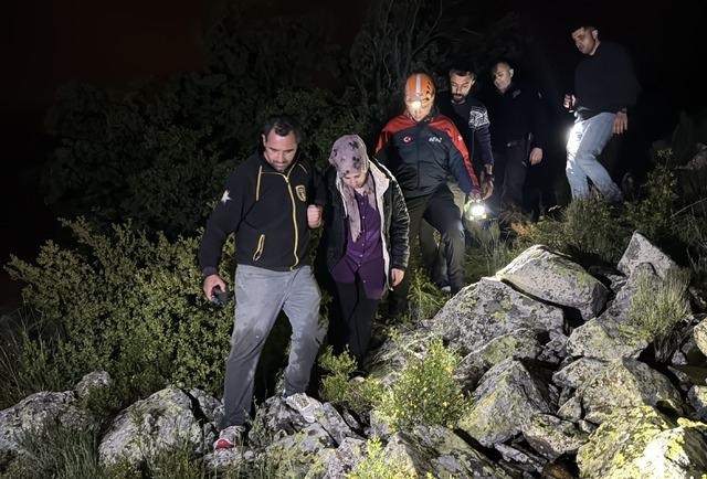 Nevşehir de kayalıkta mahsur kalan kadın ekiplerce kurtarıldı 2