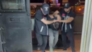 Bah&ccedil;elievler'de camiyi temizleyen g&ouml;revliye saldıran şahıs yakalandı