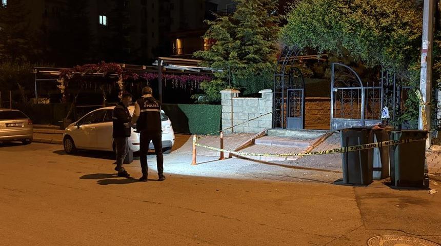 Darp edilen kadını kurtarmaya &ccedil;alışan kardeşler bı&ccedil;aklandı: 2 yaralı