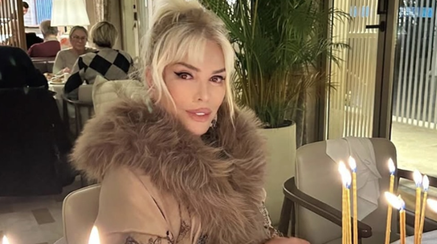 Ajda Pekkan 40 bin TL hesap &ouml;dedi! Bakın ne yedi
