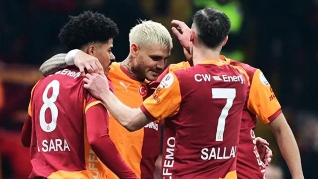 Galatasaray'da ayrılık neredeyse kesinleşti! Başkan iki ismin biletini kesti