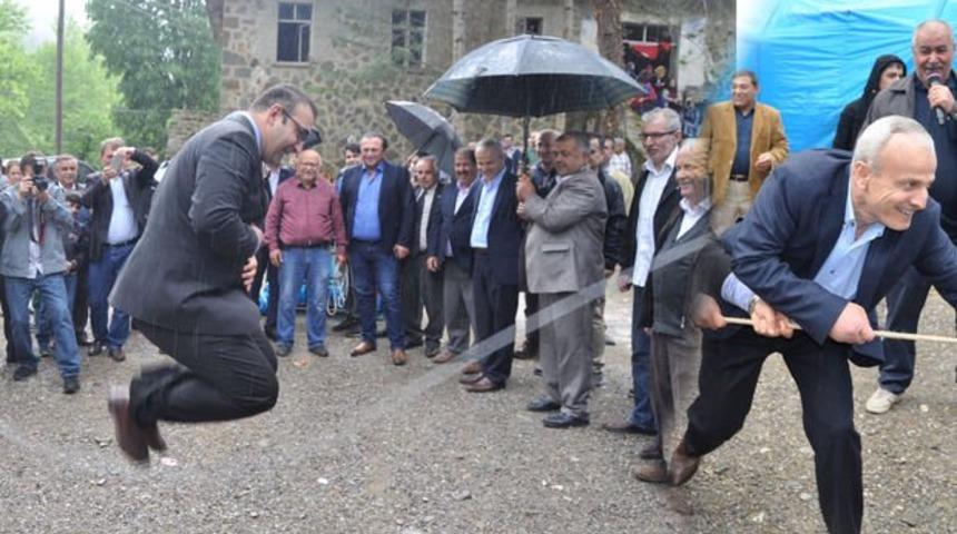 Vali halat çekti, kaymakam ip atladı