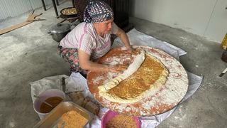 Sadece bayramlarda pişiyor: Bu çörek kapış kapış satılıyor