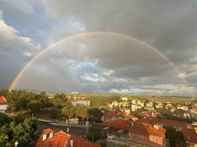 Yağmurun ardından Demirci semalarında renk c&uuml;mb&uuml;ş&uuml;