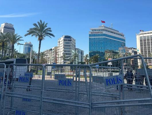 CHP'de g&ouml;zler İzmir'de! &Ouml;zg&uuml;r &Ouml;zel mitingi &ouml;ncesi yer polemiği