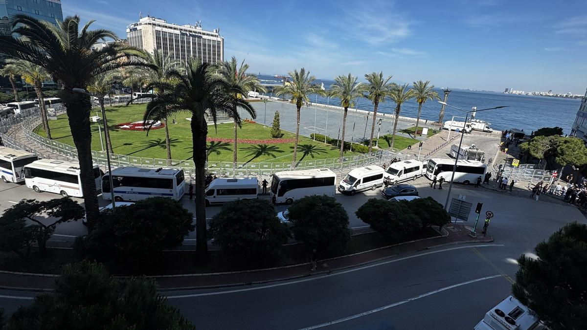 CHP de g&ouml;zler İzmir de! &Ouml;zg&uuml;r &Ouml;zel mitingi &ouml;ncesi yer polemiği 1