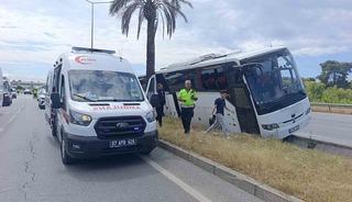 Şehirlerarası yolcu otob&uuml;s&uuml; &Ccedil;evreyolu&rsquo;nda ref&uuml;je &ccedil;ıktı: 1 yaralı