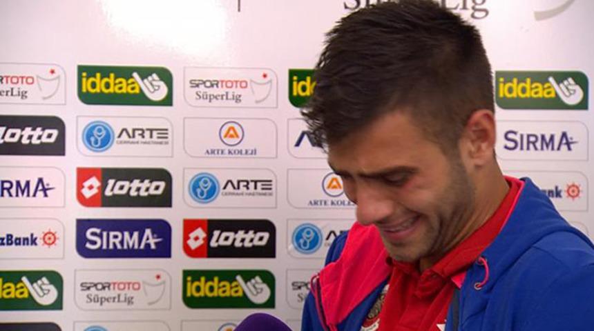 Gen&ccedil;lerbirliği'nin gen&ccedil; oyuncusu İlker Karakaş g&ouml;zyaşlarına boğuldu!