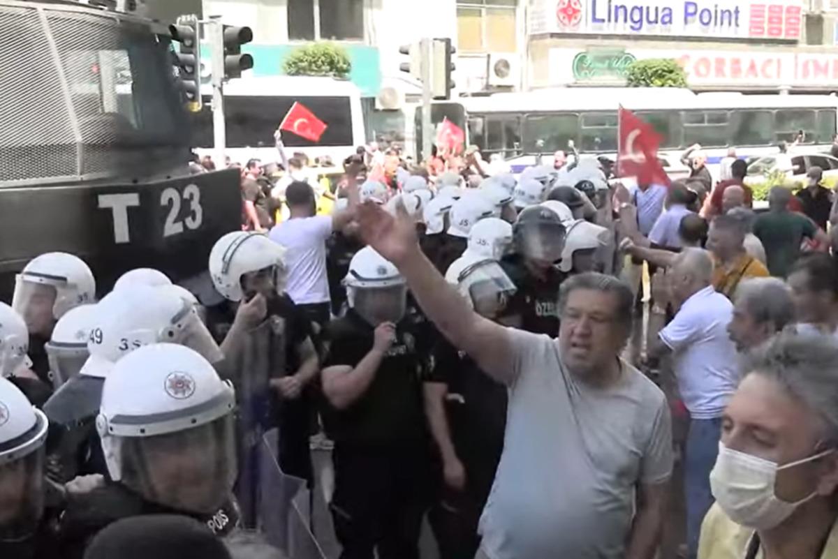 İzmir de miting polemiği gerilime dönüştü! Polis müdahale etti, Özgür Özel den açıklama 6