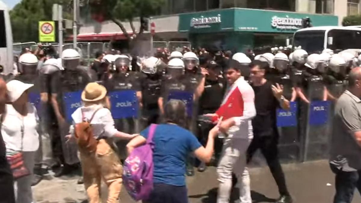 İzmir de miting polemiği gerilime dönüştü! Polis müdahale etti, Özgür Özel den açıklama 7