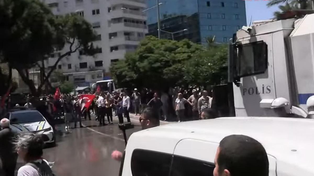 İzmir'de miting polemiği gerilime dönüştü! Polis müdahalesi...