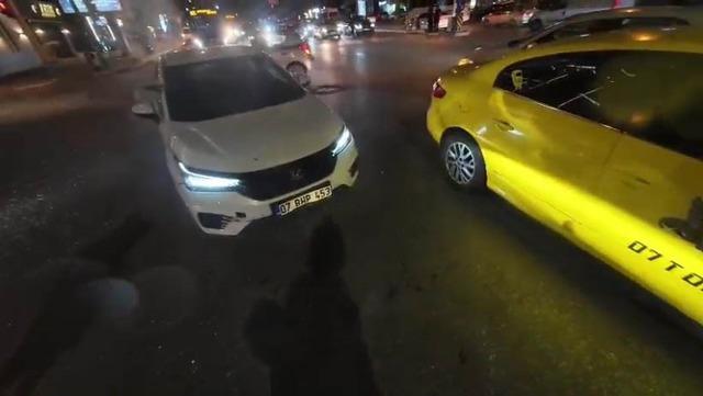 Kırmızı ışık ihlali kazayı beraberinde getirdi 4