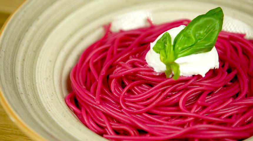 Rengi kendisinden: Pancar soslu makarna tarifi