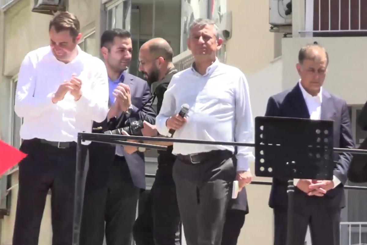 İzmir de miting polemiği gerilime dönüştü! Polis müdahale etti, Özgür Özel den açıklama 13