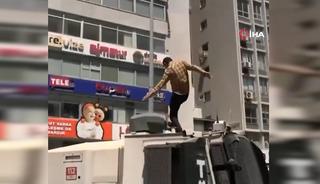 G&uuml;ndem olan g&ouml;r&uuml;nt&uuml;! G&ouml;zaltına alındı