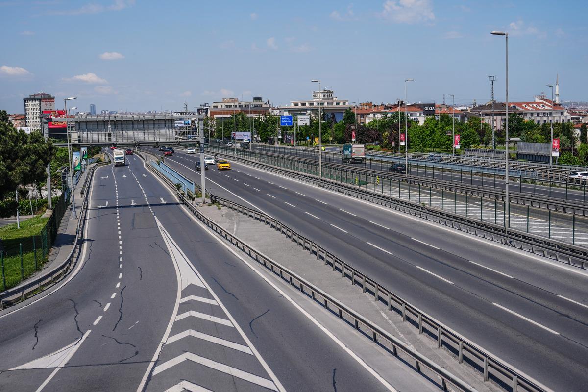 İstanbul da bayram nedeniyle yollar boş kaldı 4