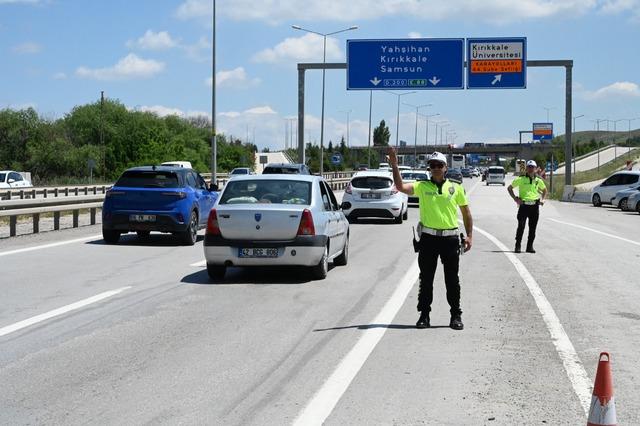  Kilit kavşak  Kırıkkale de bayram arifesi yoğunluğu 4