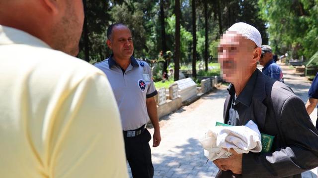Adana'da 'Sahte hoca' operasyonu! Duayı okuyamayan şahıs işçi çıktı 