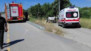 Son dakika: Edremit&rsquo;te kontrolden &ccedil;ıkan otomobil savruldu: 1 &ouml;l&uuml;, 3 yaralı