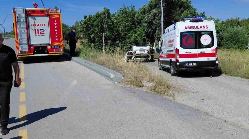 Edremit&rsquo;te kontrolden &ccedil;ıkan otomobil savruldu: 1 &ouml;l&uuml;, 3 yaralı