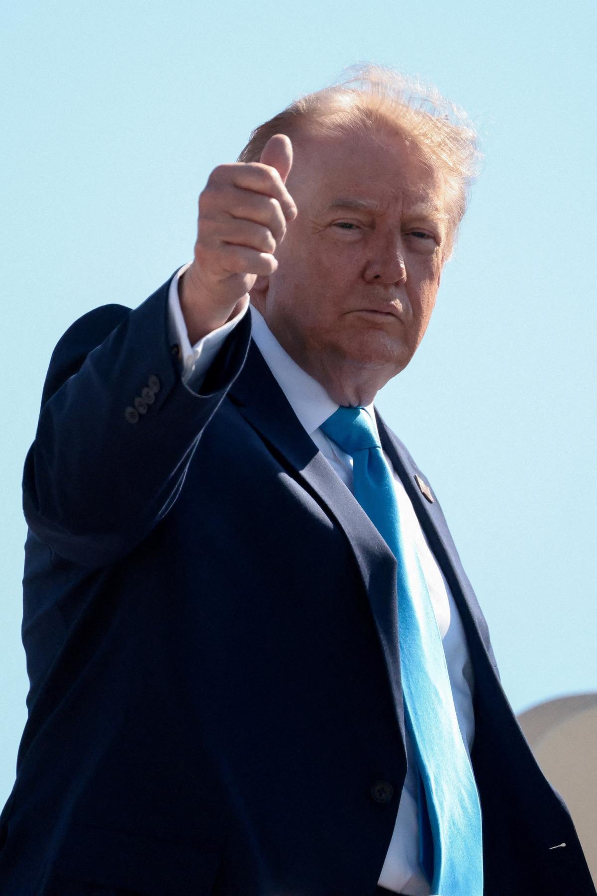 Trump yine hastane yollarında! Morluklar merak uyandırdı 1