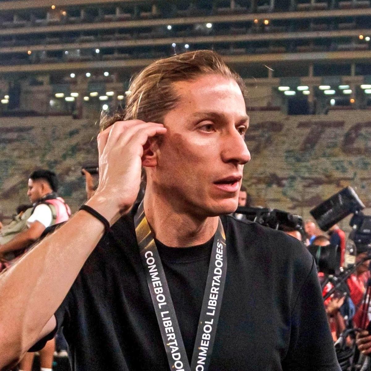 Fenerbahçe elinden kaçırmıştı! Beşiktaş Filipe Luis e imza attırıyor 4