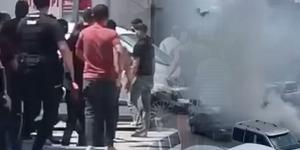 Cizre savaş alanına d&ouml;nd&uuml;! Akraba iki aile arasında feci kavga: 8 yaralı, 17 g&ouml;zaltı