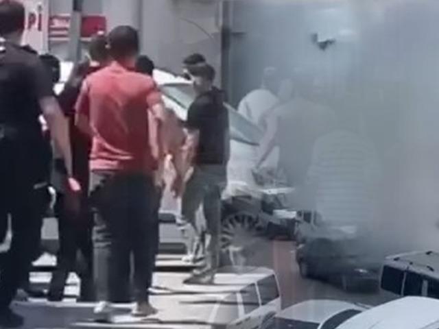 Cizre savaş alanına d&ouml;nd&uuml;! Akraba iki aile arasında feci kavga: 8 yaralı, 17 g&ouml;zaltı